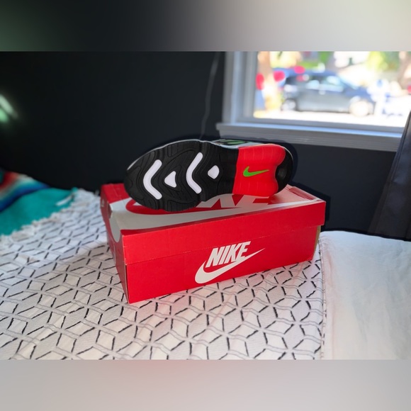 Nike Air Max Exosense SE 	9.5 	BLACK/WHITE FLASH - Picture 2 of 4